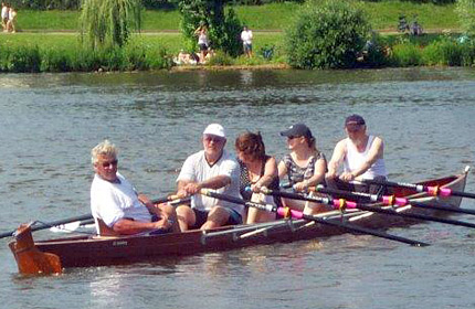 Werner Pfisterer, Dr. Nicole Marmé, Monika Frey-Eger und Klaus Weirich mit Steuermann Hartmut Kempf.
